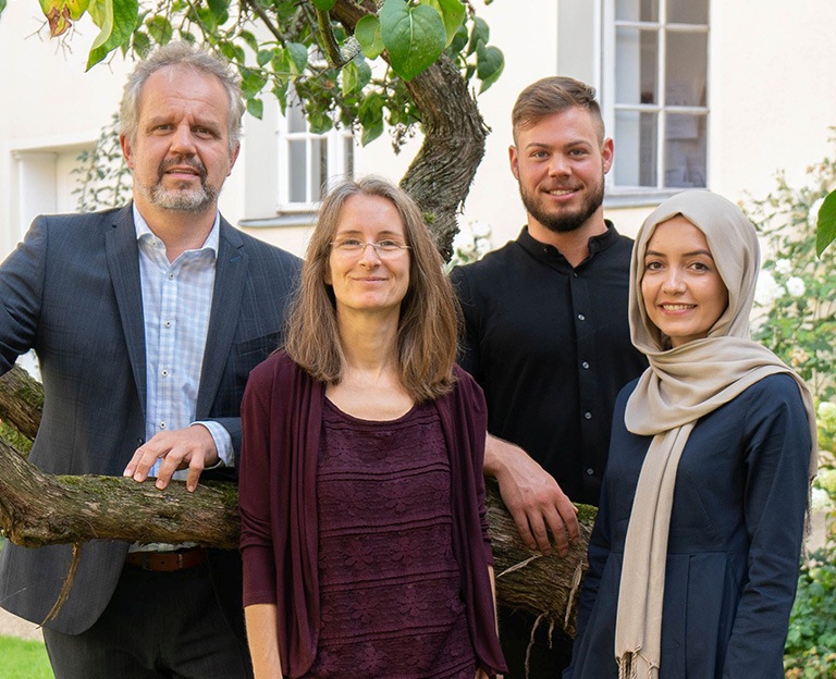 Team of the chair of  Entrepreneurship and Innovation / Say Institute. Back from left to right: Prof. Dr. Markus Bick, Tristan Thordsen; Front from left to right: Barbara Lutz, Mahdieh Darvish, Berlin campus, ESCP