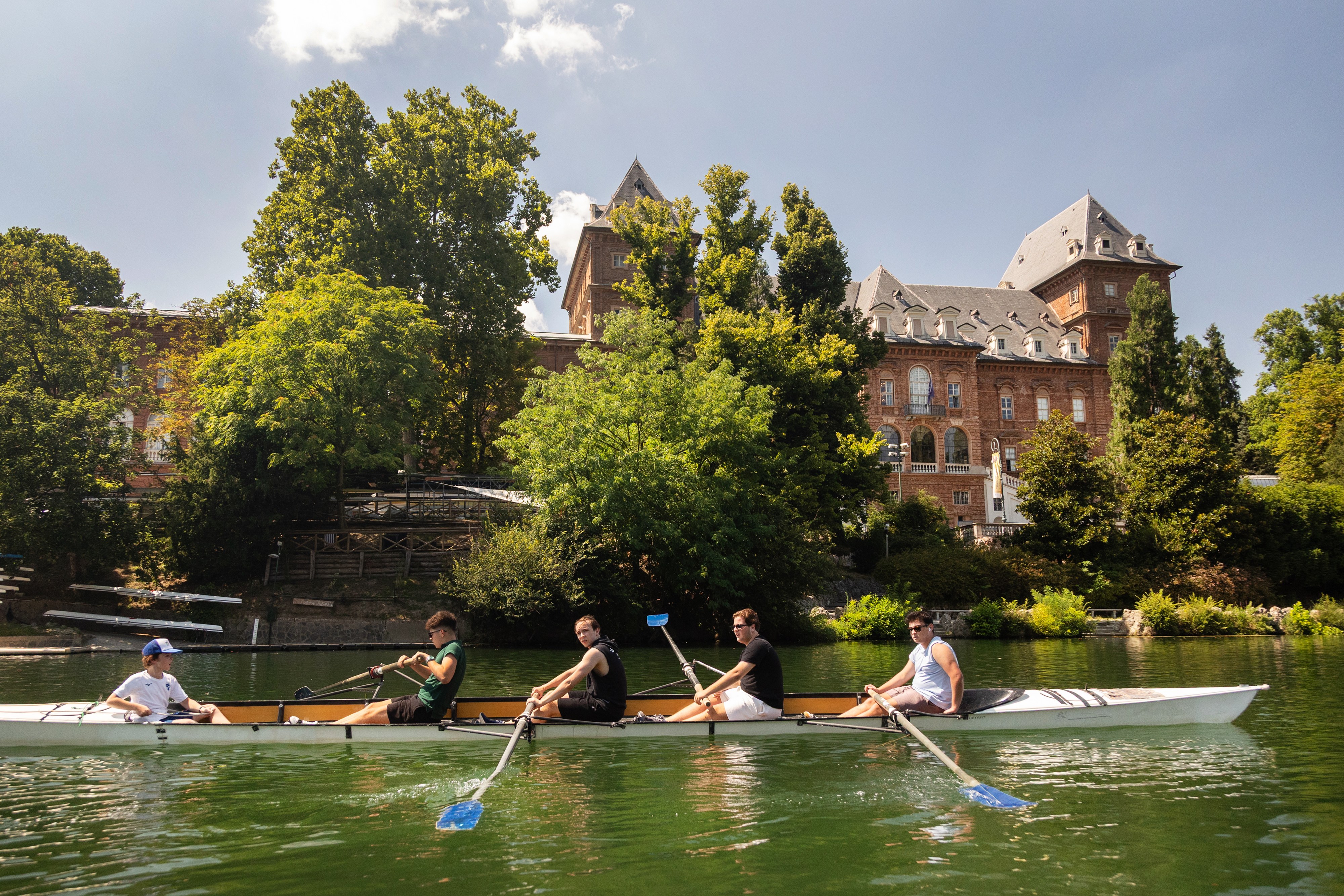 ESCP Summer school students - Po river rowing