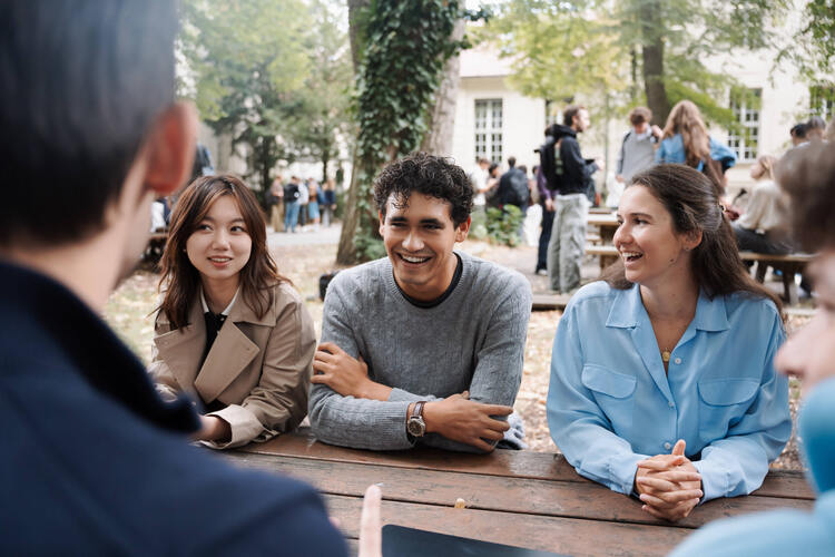 Speak with an admissions advisor Speak with an admissions advisor