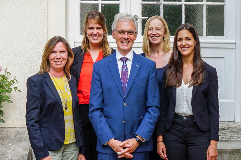 Team of the chair Marketing, Back row (from left to right): Kea Hartwig, Martina Seikat / Front row (from left to right): Sabine Scholz, Prof. Dr. Frank Jacob, Nicole Bulawa, Berlin campus, ESCP